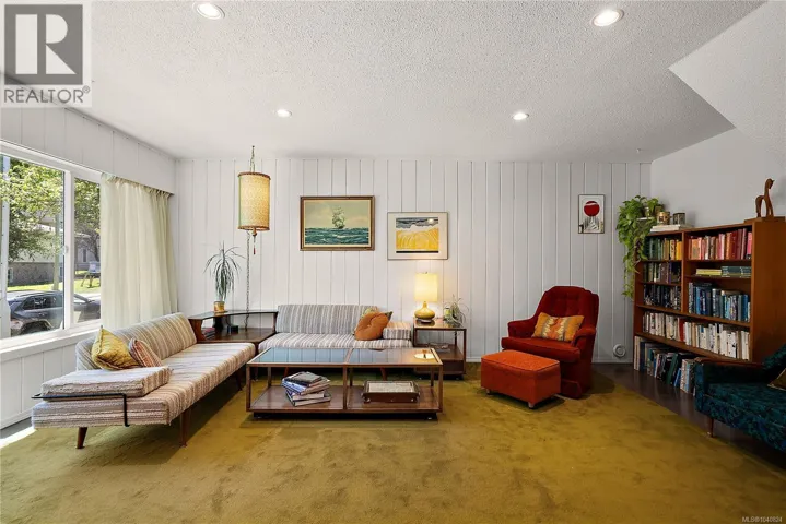 626 Constance Ave, Esquimalt, British Columbia V9A6N7