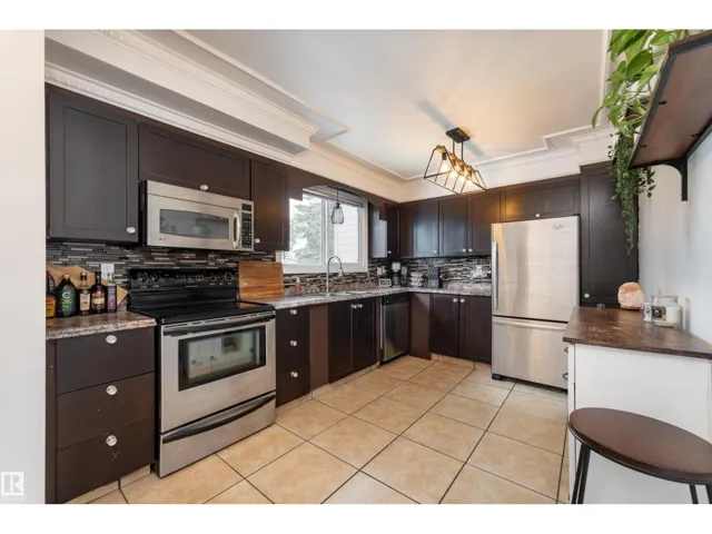 747 CLAREVIEW RD NW, Edmonton, Alberta T5A3S6