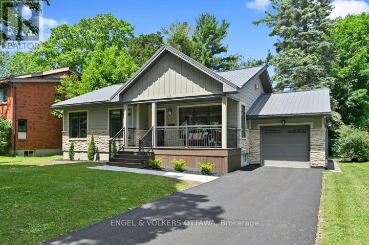 580 THESSALY CIRCLE, Ottawa, Ontario K1H5W5