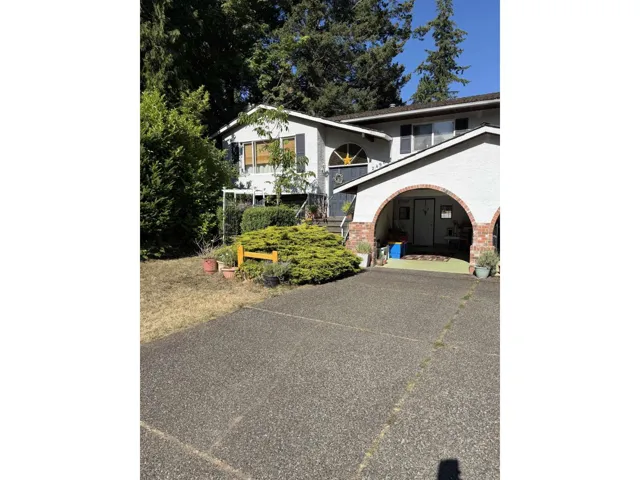 2496 124 STREET, Surrey, British Columbia V4A3N2