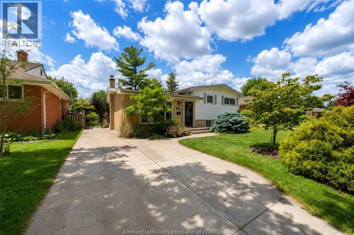 3939 LONGFELLOW, Windsor, Ontario N9G2B4