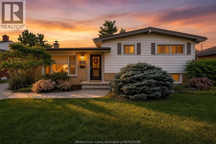 3939 LONGFELLOW, Windsor, Ontario N9G2B4