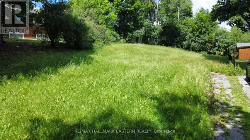 33 GREENHILL DRIVE N, Peterborough (Otonabee Ward 1), Ontario K9J6E2
