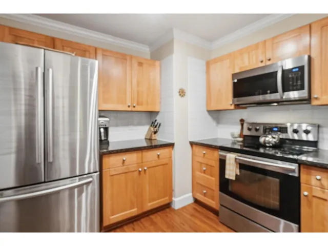 109 15270 17 AVENUE, Surrey, British Columbia V4A1T9
