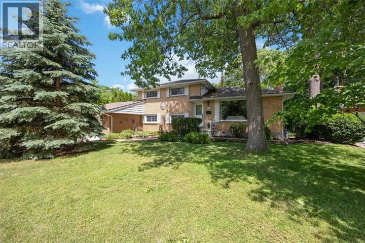 870 MCKAY AVENUE, Sarnia, Ontario N7V3V4