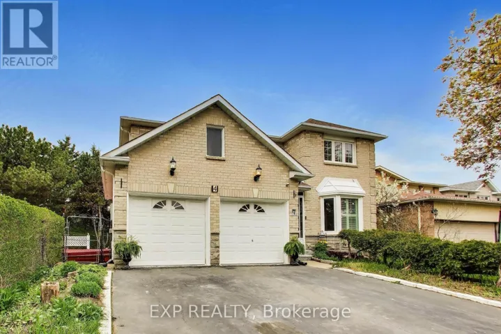 4 LEATHERHEAD COURT, Brampton (Westgate), Ontario L6S4R9