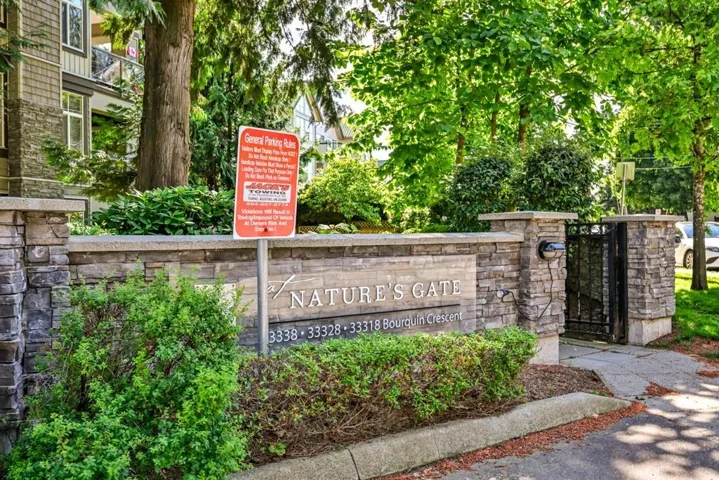 213 33318 E BOURQUIN CRESCENT, Abbotsford, British Columbia V2S0A6