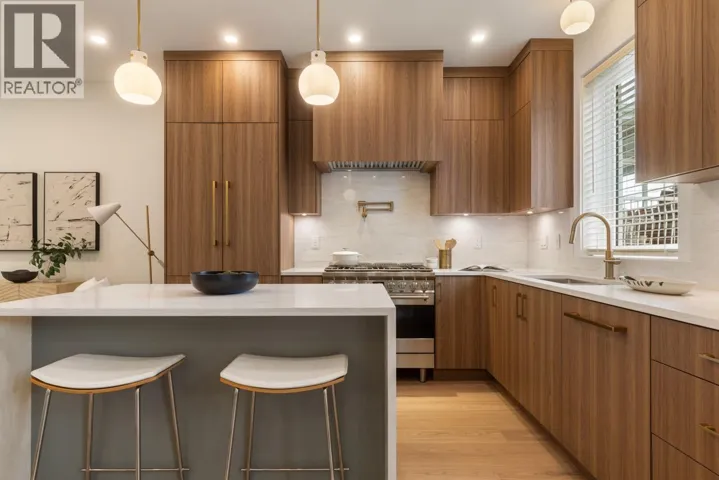 2049 E 4TH AVENUE, Vancouver, British Columbia V5N1K5