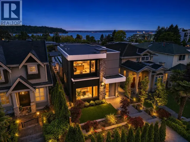 1236 DUCHESS AVENUE, West Vancouver, British Columbia V7T1H4