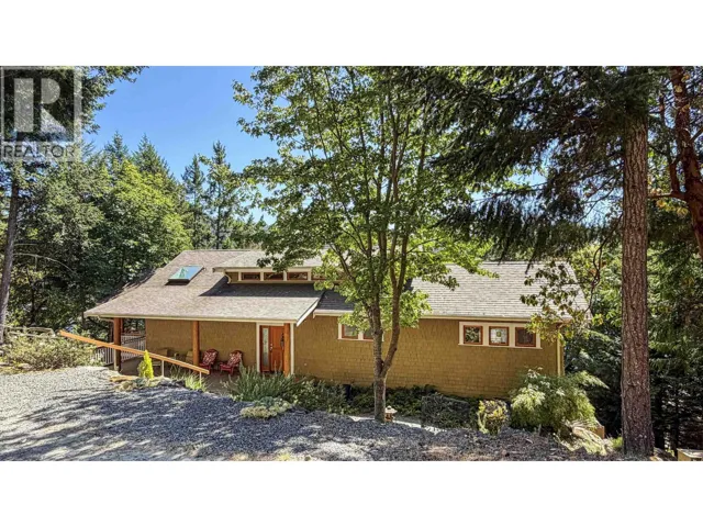 6608 RAZOR POINT ROAD, Pender Island, British Columbia V0N2M1