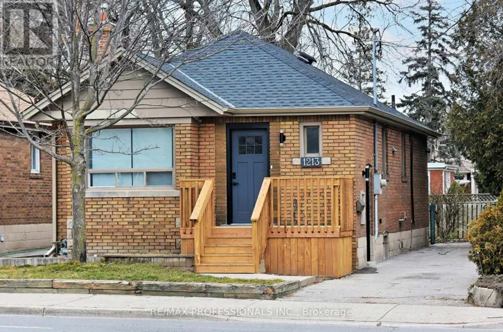 1213 ISLINGTON AVENUE, Toronto (Stonegate-Queensway), Ontario M8Z4T2