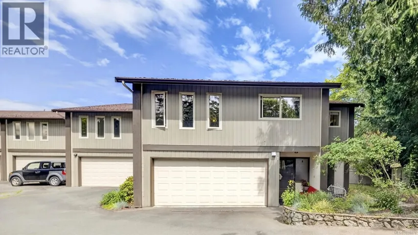 1 946 Selkirk Ave, Esquimalt, British Columbia V9A2V1