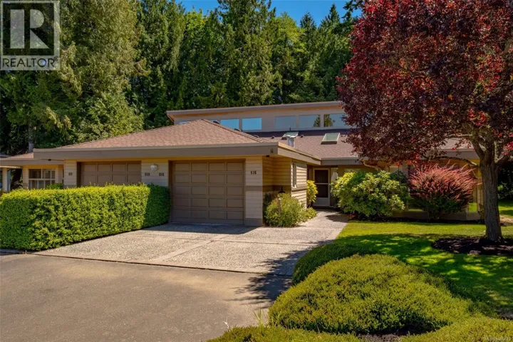 816 Lakes Blvd, French Creek, British Columbia V9P2P8
