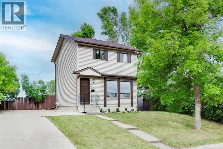 32 Castleglen Way NE, Calgary, Alberta T3J1T3