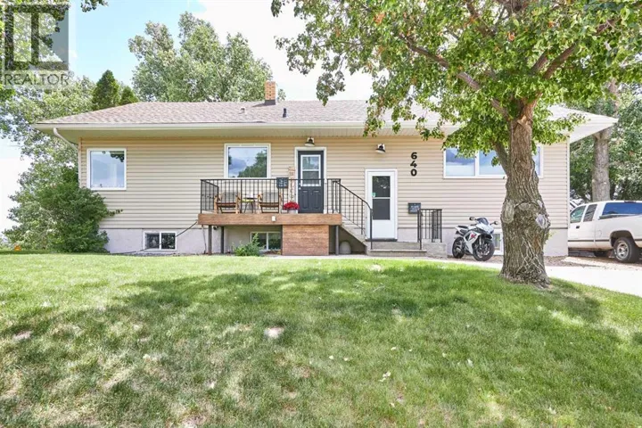 640 Division Avenue NW, Medicine Hat, Alberta T1A5Y1