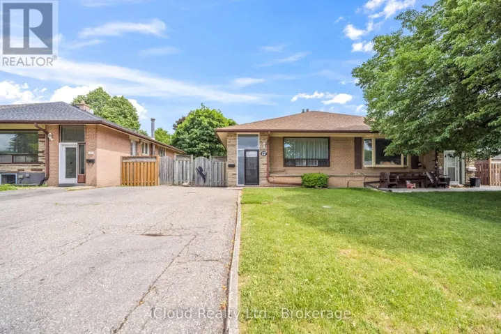 17 ALGONQUIN BOULEVARD, Brampton (Avondale), Ontario L6T1R7