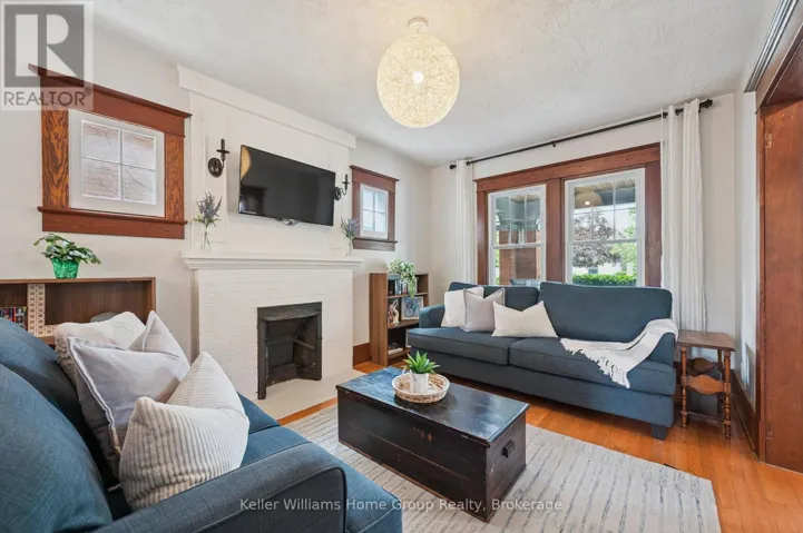 16 GLASGOW STREET N, Guelph (Downtown), Ontario N1H4V4