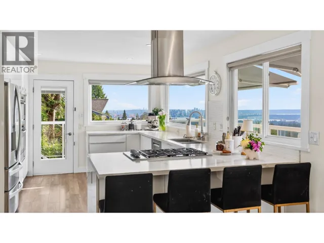 668 ALPINE COURT, North Vancouver, British Columbia V7R2L8
