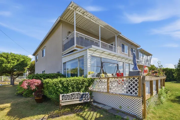 1 1040 PARKER STREET, White Rock, British Columbia V4B4R7