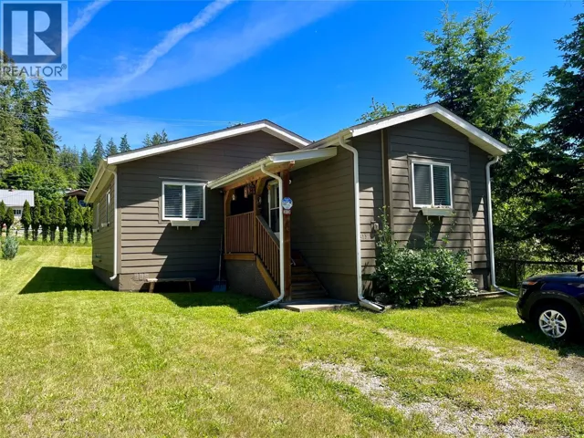 313 1st Avenue NW, Nakusp, British Columbia V0G1R0