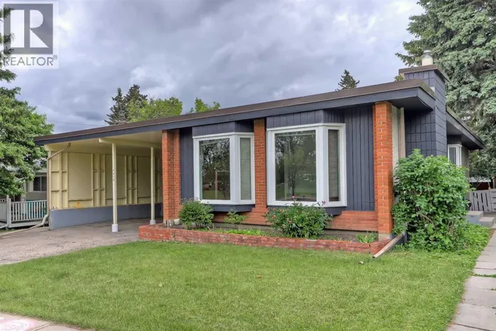 4315 Charleswood Drive NW, Calgary, Alberta T2L2E3