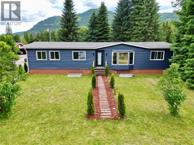 901 Eighth Street, Salmo, British Columbia V0G1Z0