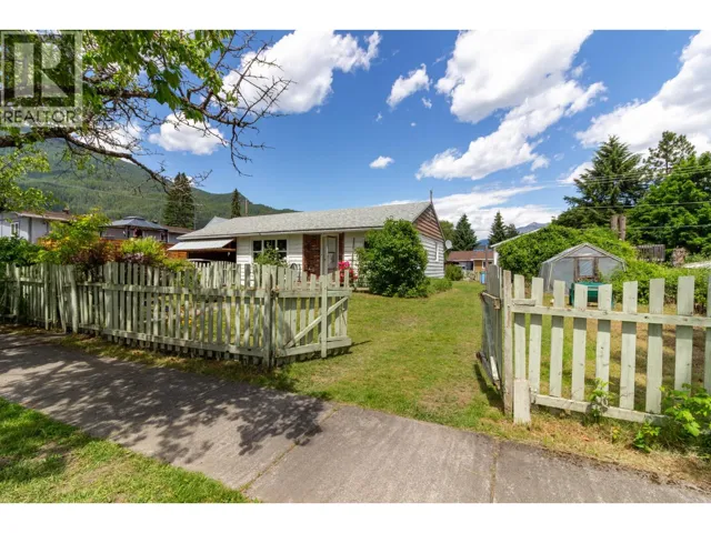 238 B Avenue, Kaslo, British Columbia V0G1M0