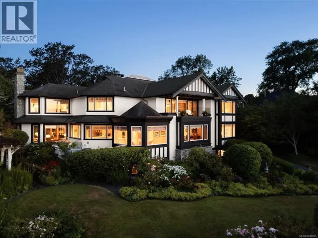 1580 Beach Dr, Oak Bay, British Columbia V8R6H8