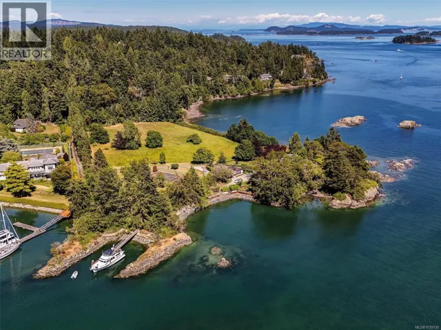 10814 Beach Rd, North Saanich, British Columbia V8L5H6