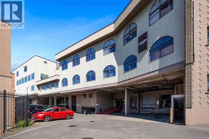 4A&B 601 Boleskine Rd, Saanich, British Columbia V8Z1C5