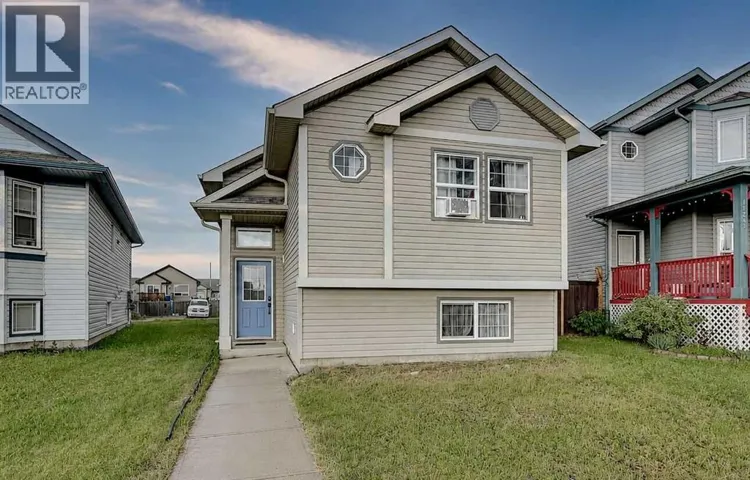11246 74 Avenue, Grande Prairie, Alberta T6W0C6