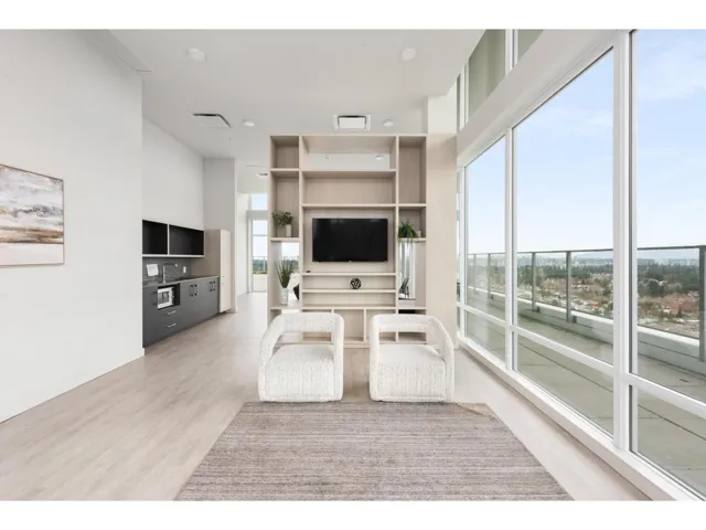 415 9675 KING GEORGE BOULEVARD, Surrey, British Columbia V3T2V3