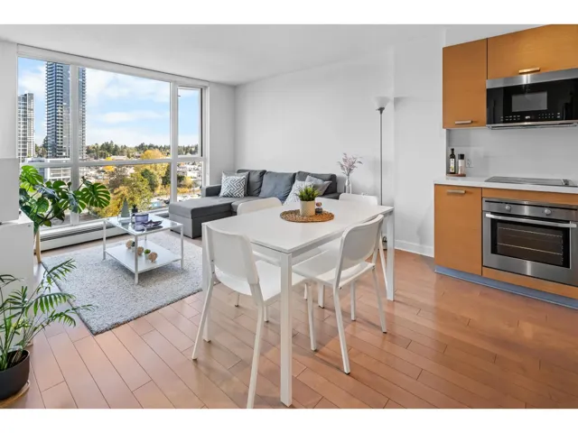 1302 10777 UNIVERSITY DRIVE, Surrey, British Columbia V3T0E6