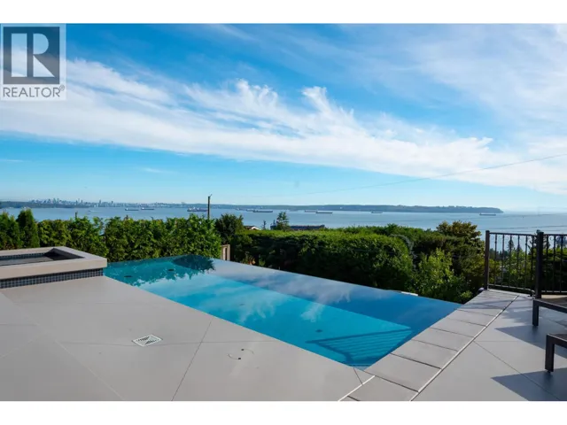 4135 BURKEHILL PLACE, West Vancouver, British Columbia V7V3M8