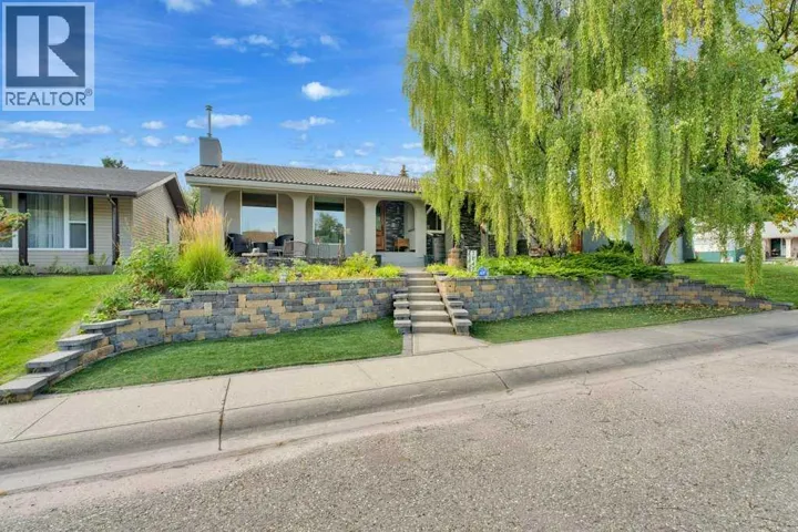2843 Cedar Ridge Drive SW, Calgary, Alberta T2W2B2