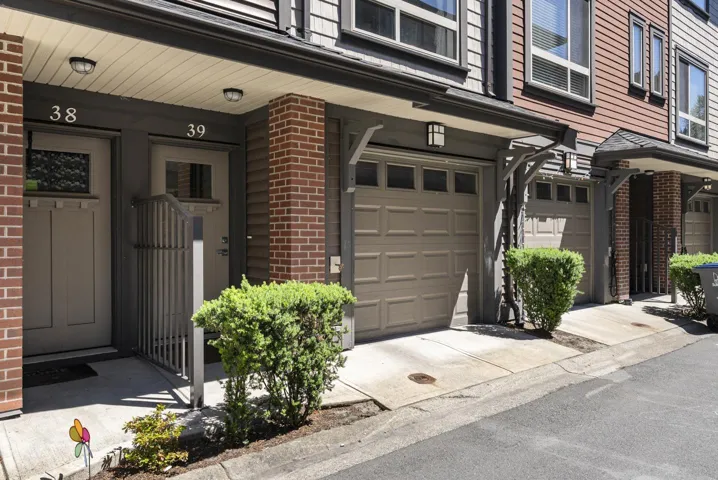 39 16127 87 AVENUE, Surrey, British Columbia V4N6R3