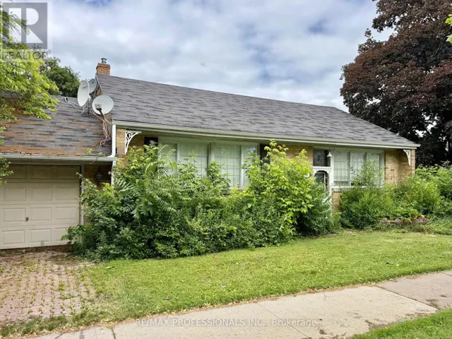 132 RATHBURN ROAD, Toronto (Princess-Rosethorn), Ontario M9B2K8