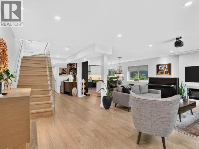 514 W 28TH STREET, North Vancouver, British Columbia V7N2J5
