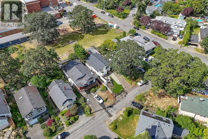 1519 Pearl St, Victoria, British Columbia V8R2Y8