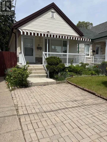 32 FLORENCE CRESCENT, Toronto (Rockcliffe-Smythe), Ontario M6N4E4