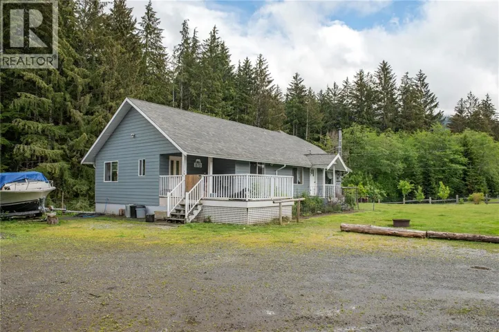870 Sayward Rd, Sayward, British Columbia V0P1R0