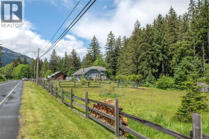 870 Sayward Rd, Sayward, British Columbia V0P1R0