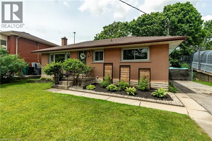 62 BONIFACE Avenue, Kitchener, Ontario N2C1L9