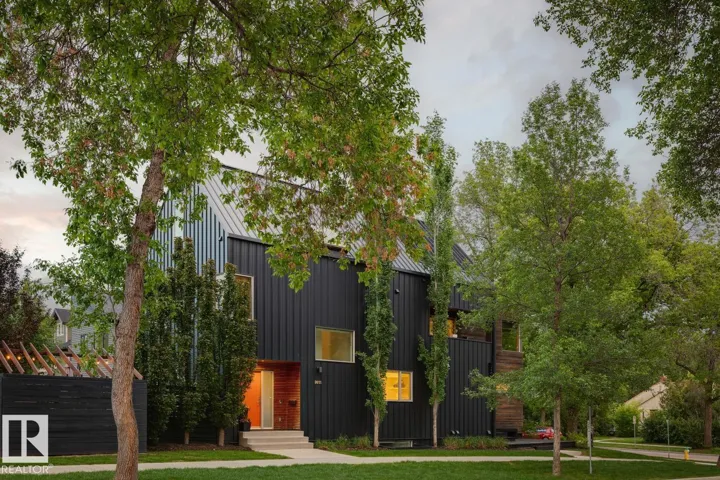 10958 80 AV NW, Edmonton, Alberta T6G0R1