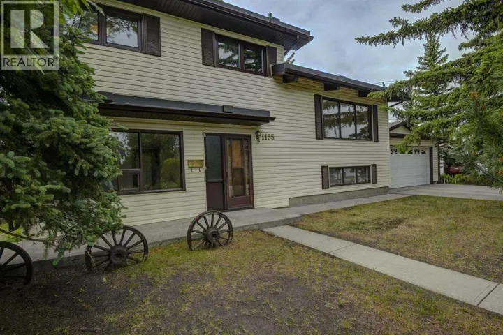 1135 Southglen Drive SW, Calgary, Alberta T2W0X2