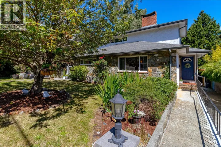 610 Kent Rd, Saanich, British Columbia V8Z1Z1
