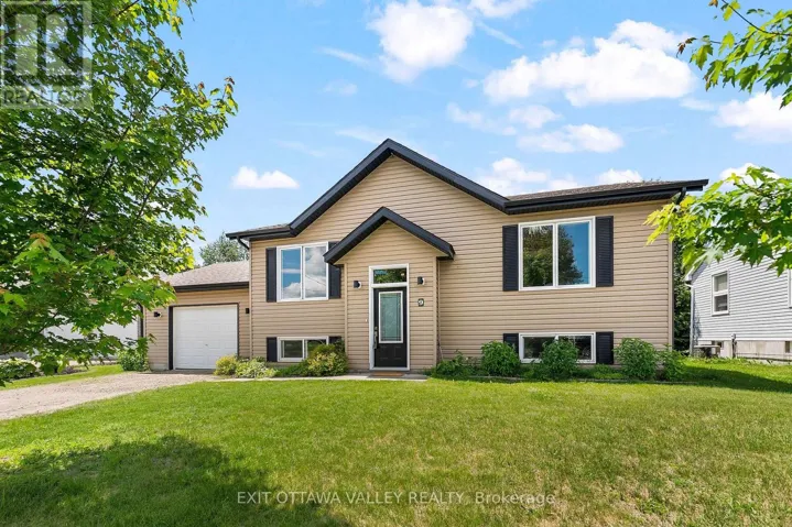 9 MINTO STREET, Whitewater Region, Ontario K0J1C0