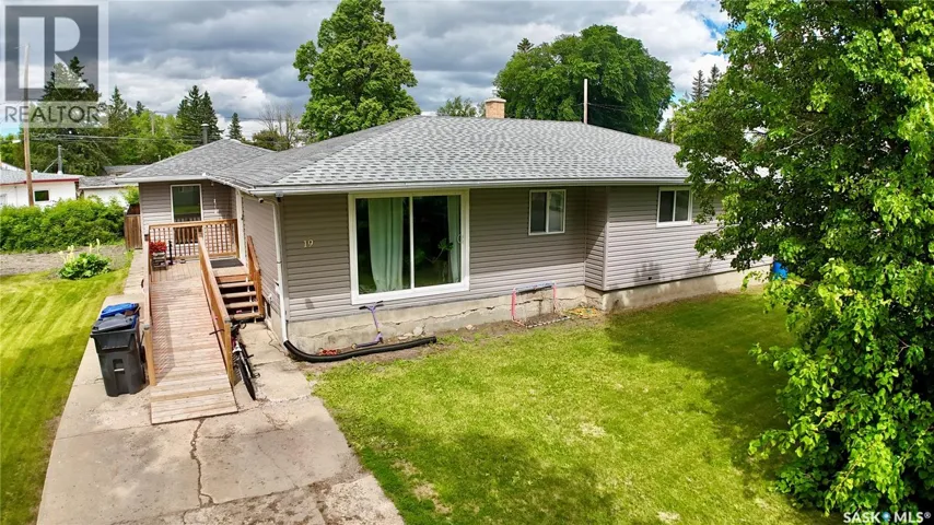19 Logan CRESCENT W, Yorkton, Saskatchewan S3N0W1