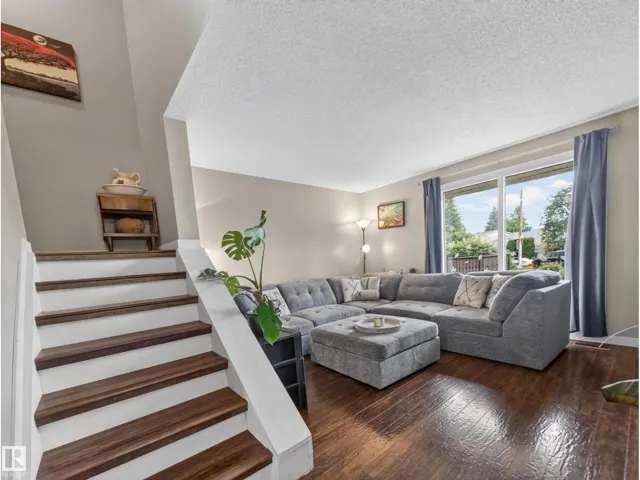 3503 42A AV NW, Edmonton, Alberta T6L4C6