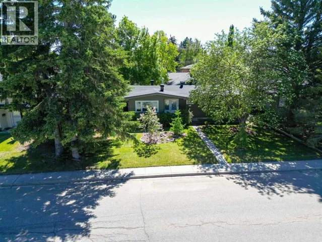 361 Capri Avenue NW, Calgary, Alberta T2L0J5